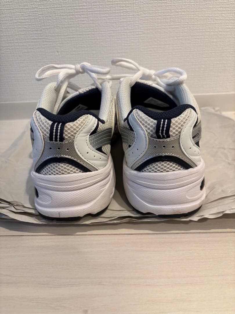 NEW BALANCE MR530SG ホワイトスニーカー