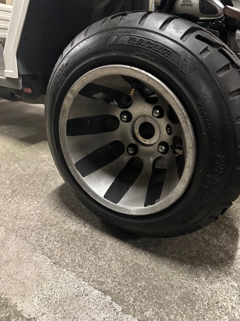 ジャイロキャノピー・ジャイロX タイヤ　ホイール