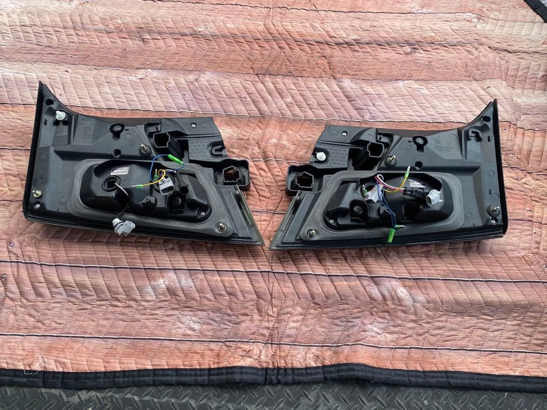 ヴェルファイア 30前期　ヴァレンティ LEDテールランプ