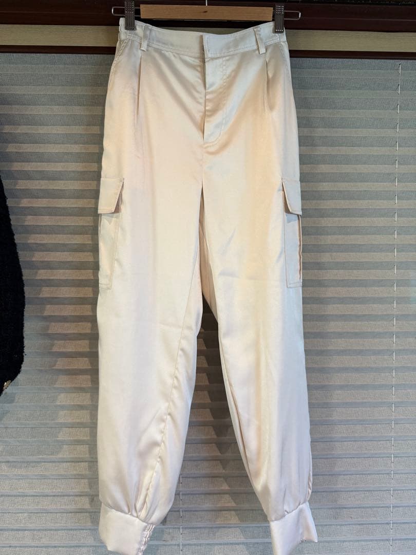 新品未使用タグ付 arpege storyサテンカーゴパンツ白