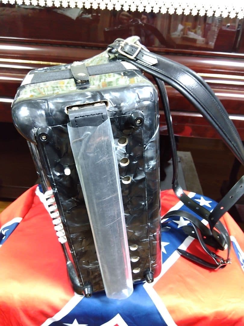 【簡易調律済即演奏可】TOMBO Grandaille GT-32アコーディオン