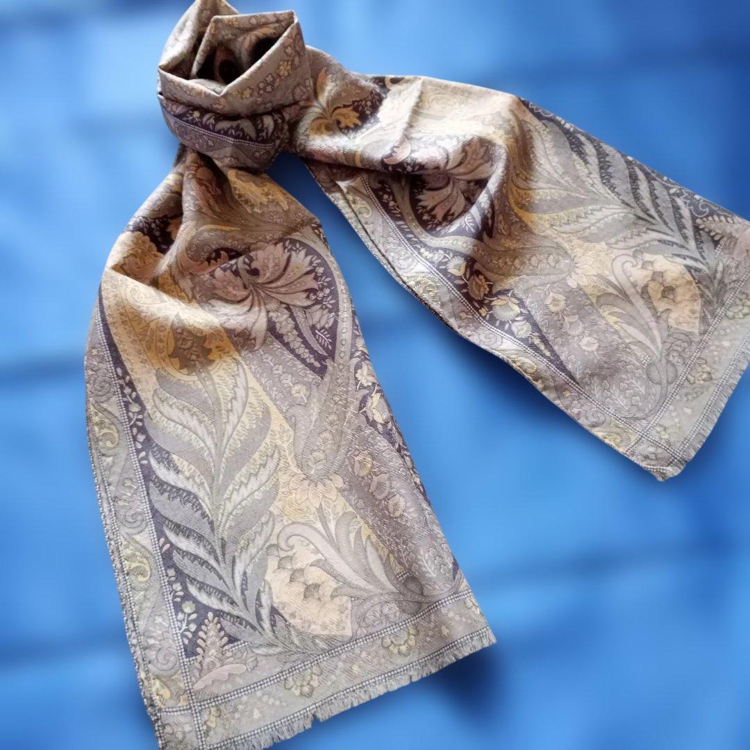 エトロエレガントな植物モチーフ ストール
