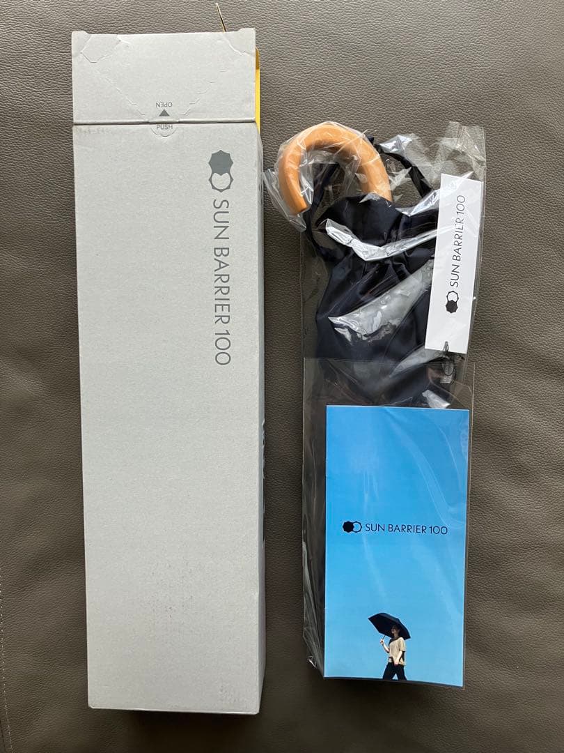 新品サンバリア100未使用2段折フリル木曲がり手元完全遮光日傘二段折ネイビー