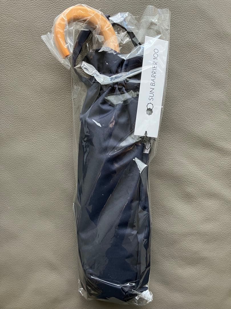 新品サンバリア100未使用2段折フリル木曲がり手元完全遮光日傘二段折ネイビー