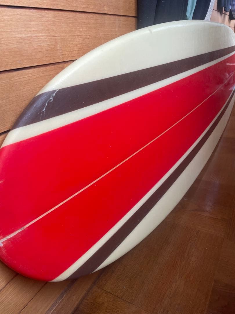 ロングボード赤とクリーム色 スライドインフィン９.5フィート