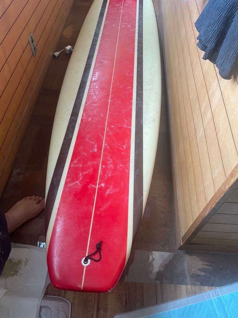 ロングボード赤とクリーム色 スライドインフィン９.5フィート