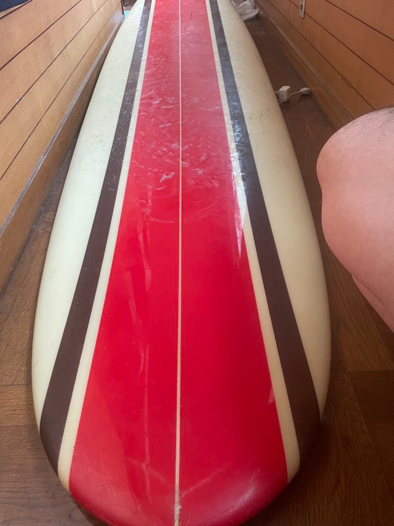 ロングボード赤とクリーム色 スライドインフィン９.5フィート