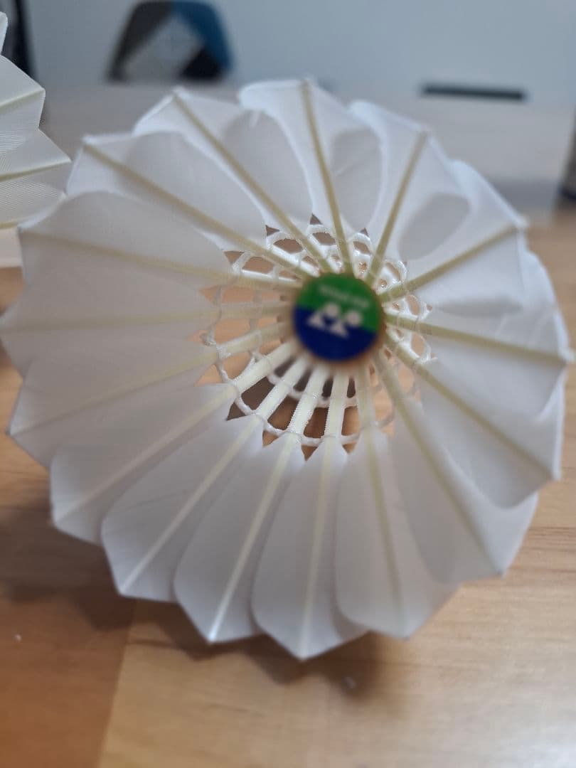 YONEX 美品セミシャトル ニューオフィシャル1箱４番手