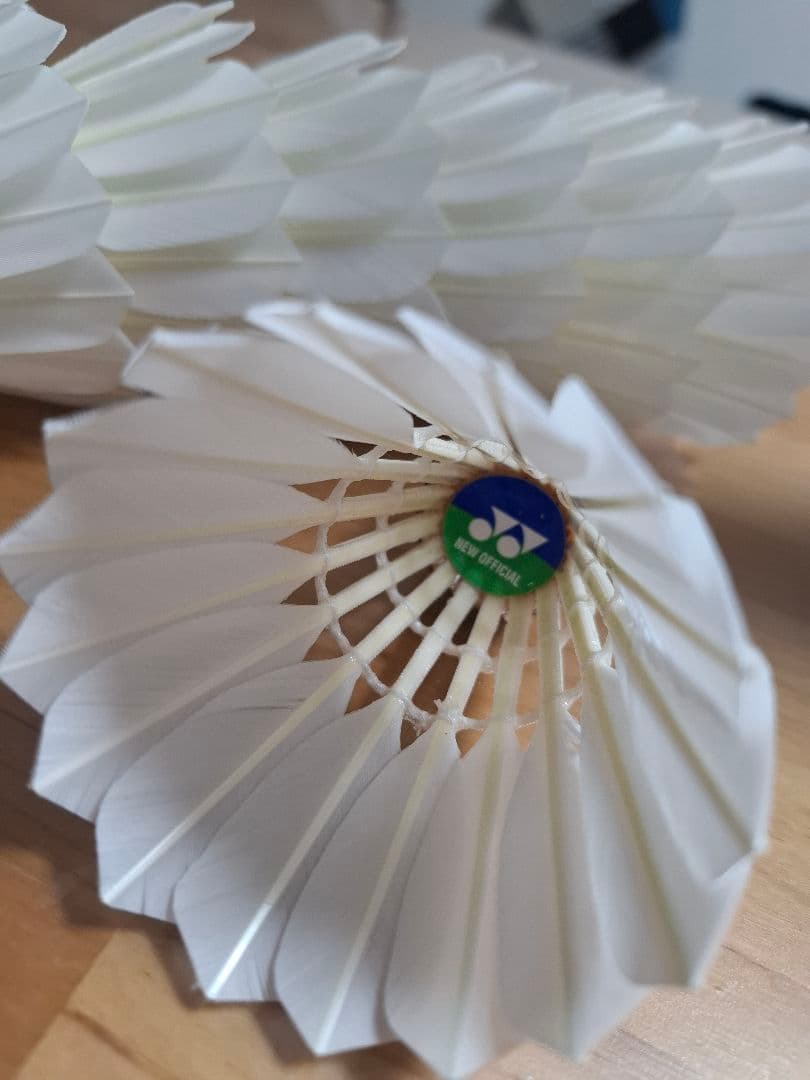 YONEX 美品セミシャトル ニューオフィシャル1箱４番手