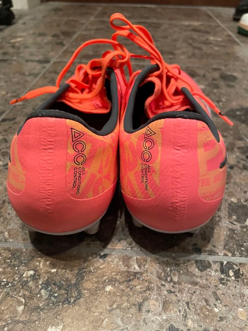 ナイキ　ナイキのファントムヴェノムエリート　25センチ