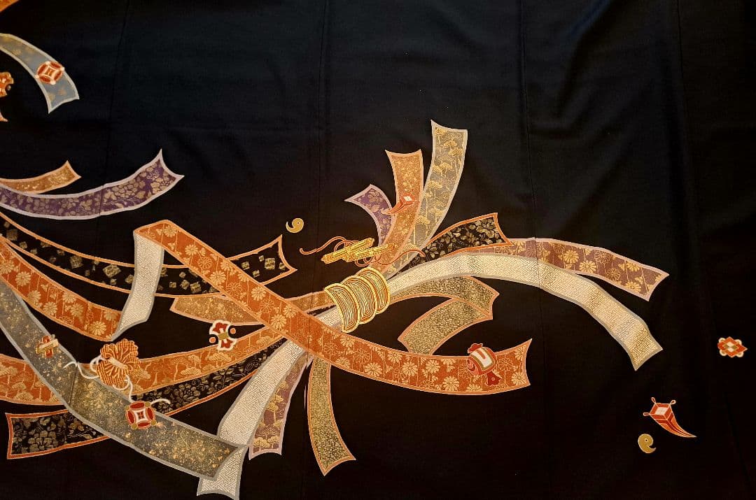 美品❇️豪華金彩手描き駒刺繍　黒留め袖　 比翼仕立て　五つ紋　フルセットA828