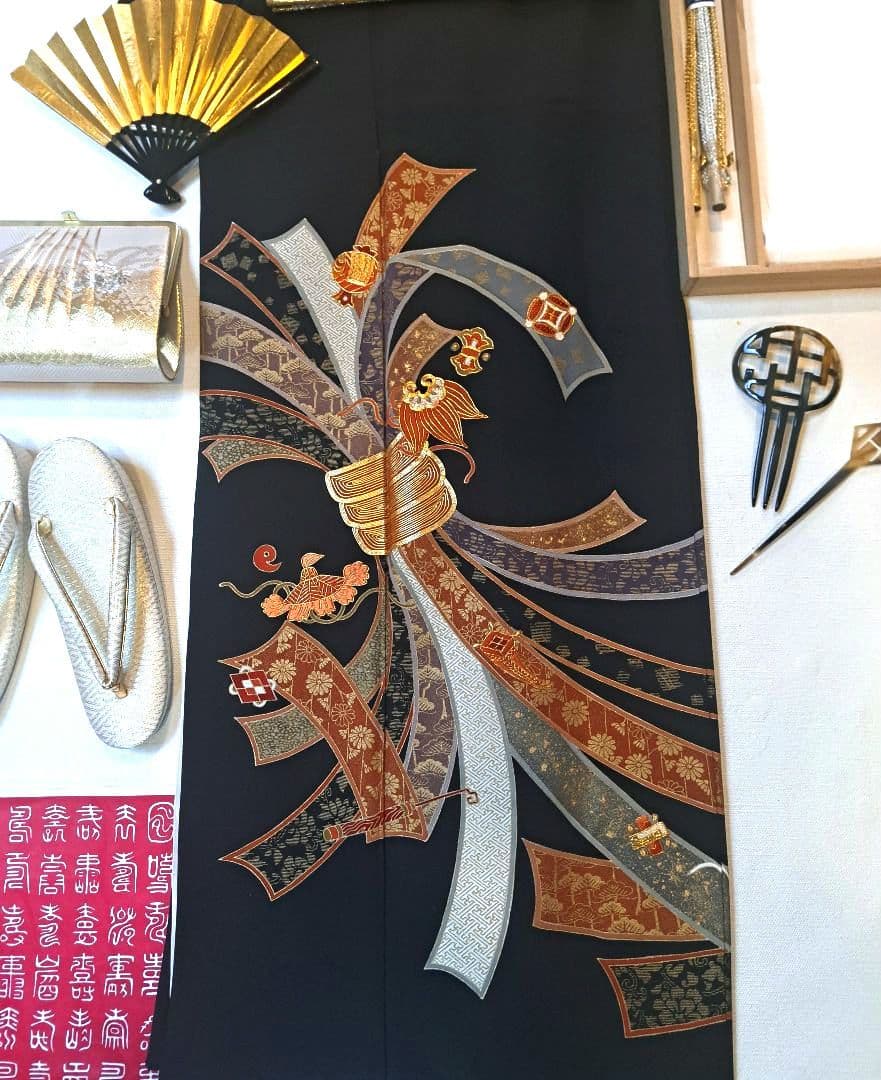 美品❇️豪華金彩手描き駒刺繍　黒留め袖　 比翼仕立て　五つ紋　フルセットA828