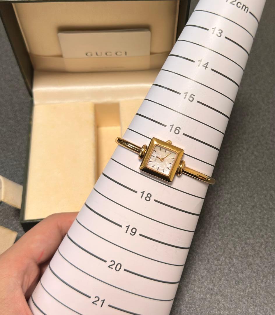 動作品GUCCI バングルウォッチ1900L アナログ クウォーツ ゴールド