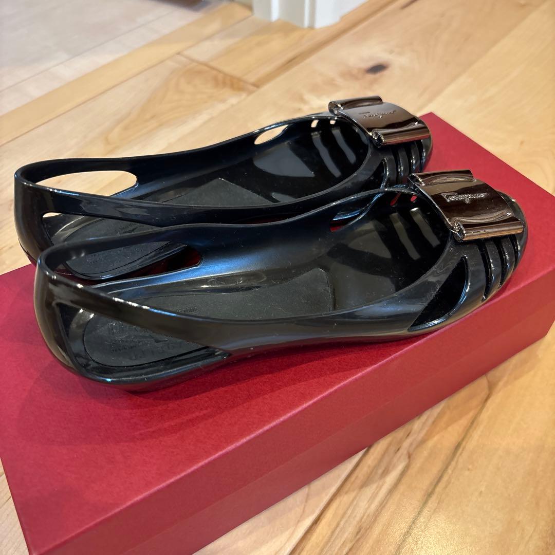 Salvatore Ferragamo ブラック フラットシューズ　サイズ6
