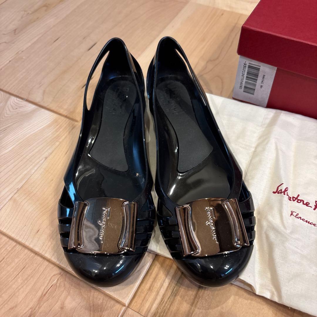 Salvatore Ferragamo ブラック フラットシューズ　サイズ6