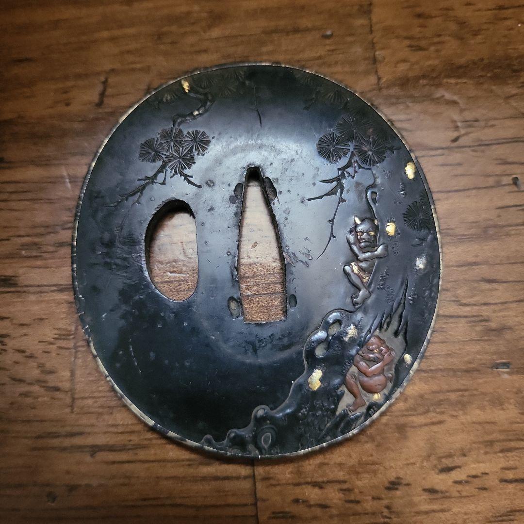 六条御息所専用。黒色の鍔 金色装飾 鬼の彫刻