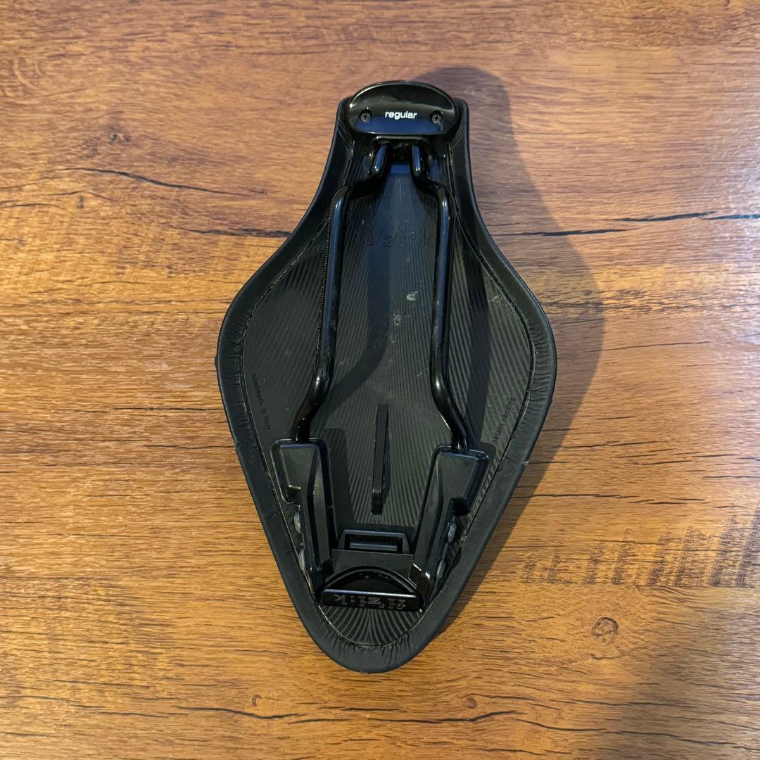 Fizi:k フィジーク　TTサドル　mistica