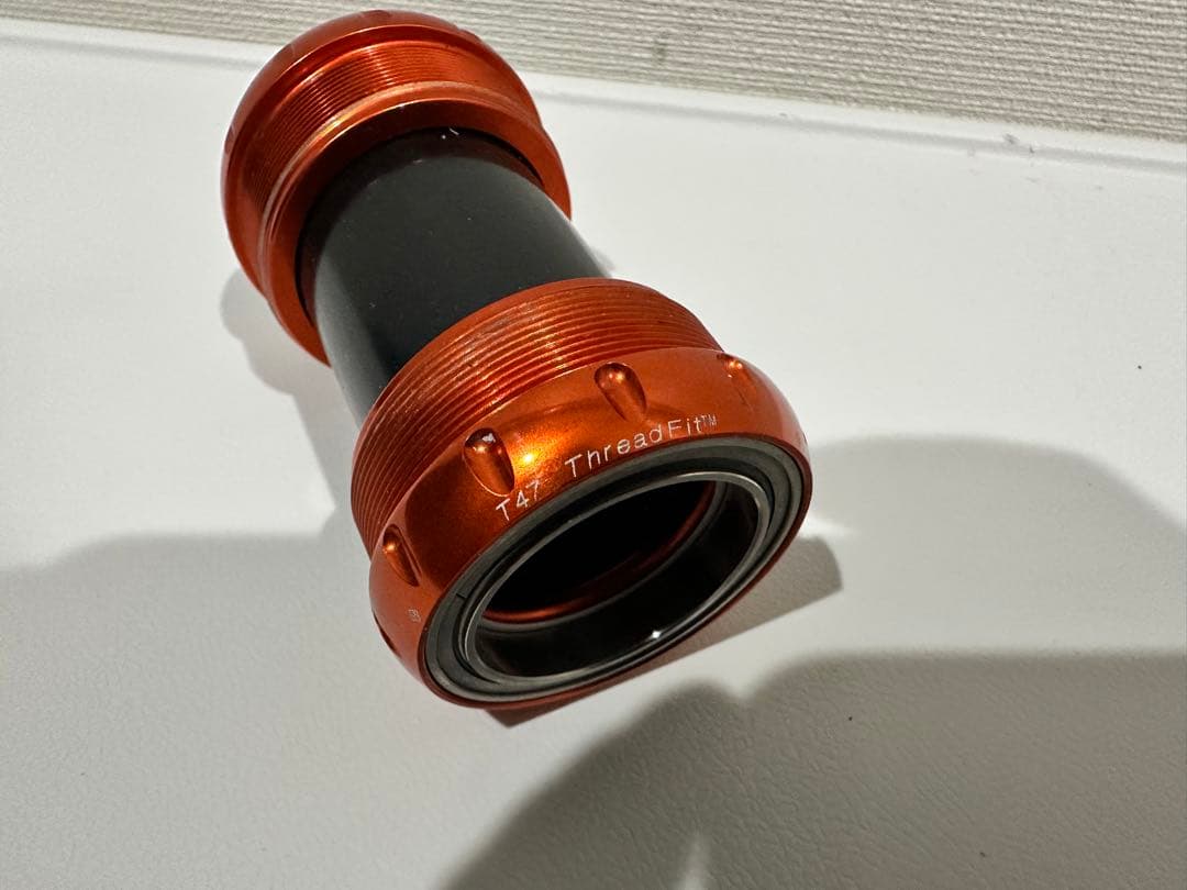 Chris King T47 ボトムブラケット　マンゴー　スチール