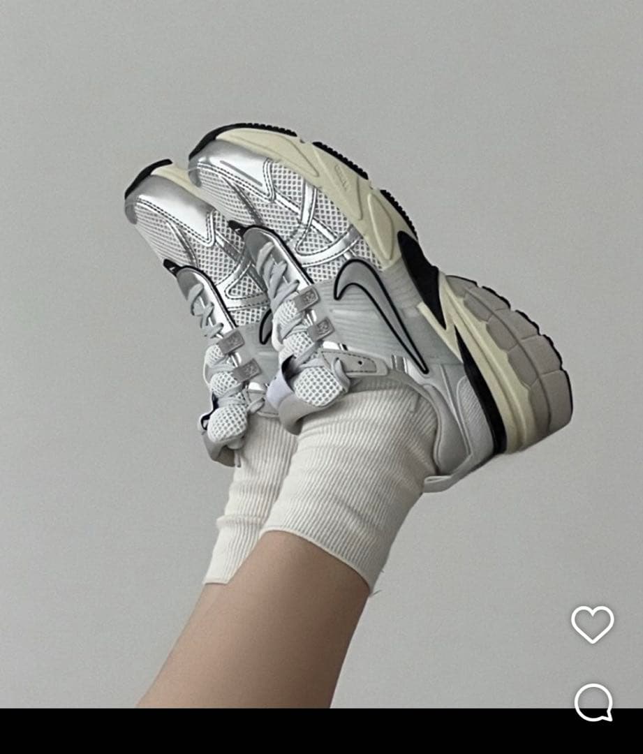 ＜NIKE＞ナイキ V2K RUN 24cm WHITE