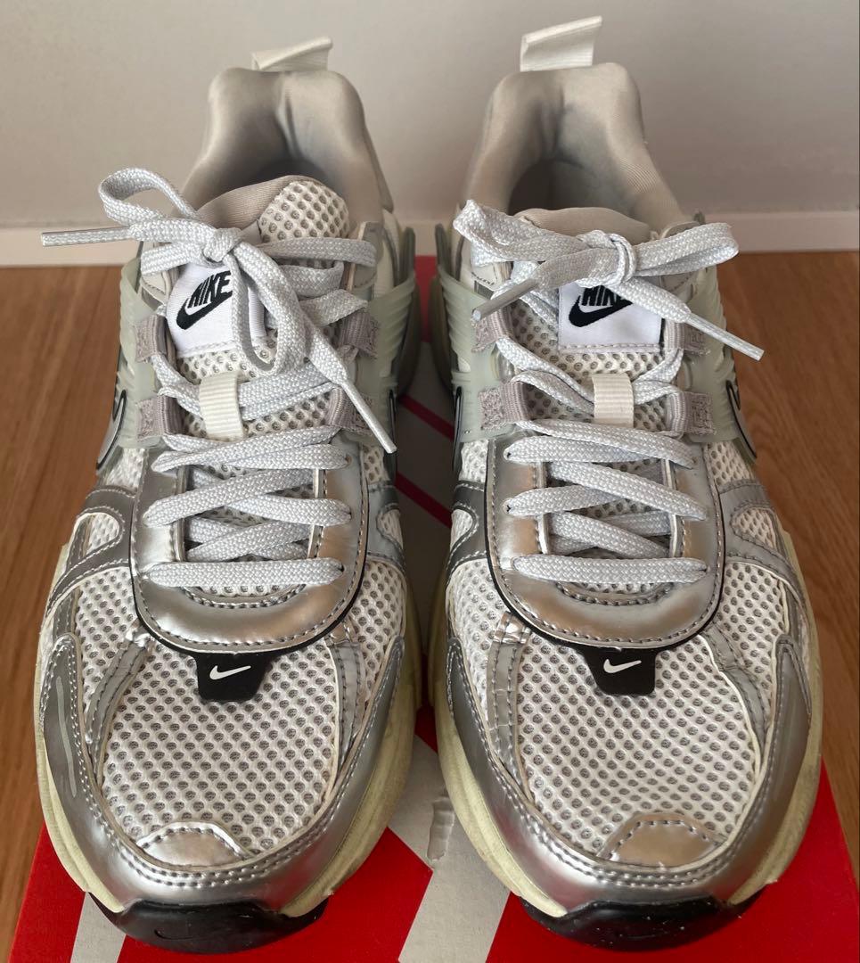 ＜NIKE＞ナイキ V2K RUN 24cm WHITE