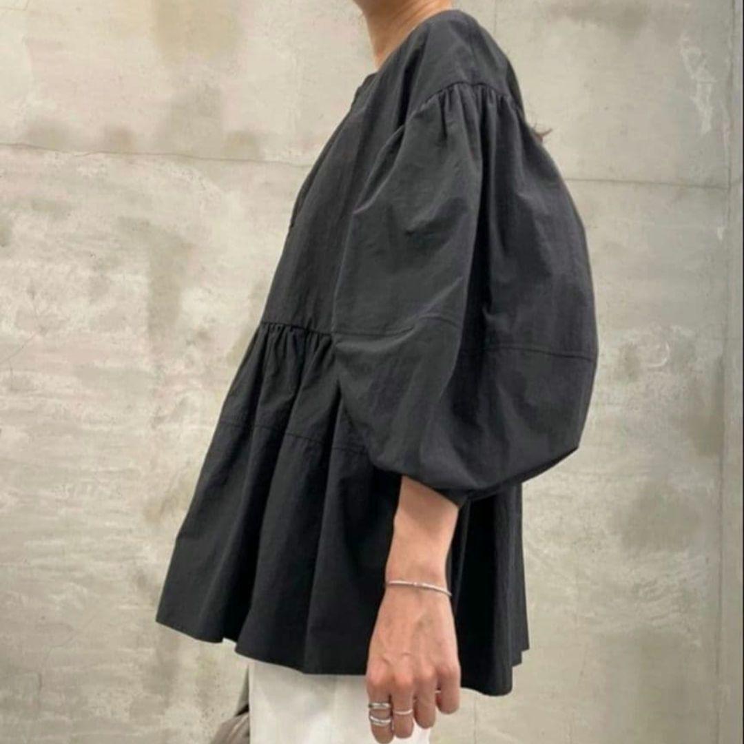 匿名発送　新品タグ付き　ビアズリー　ペプラムジップブルゾン　黒