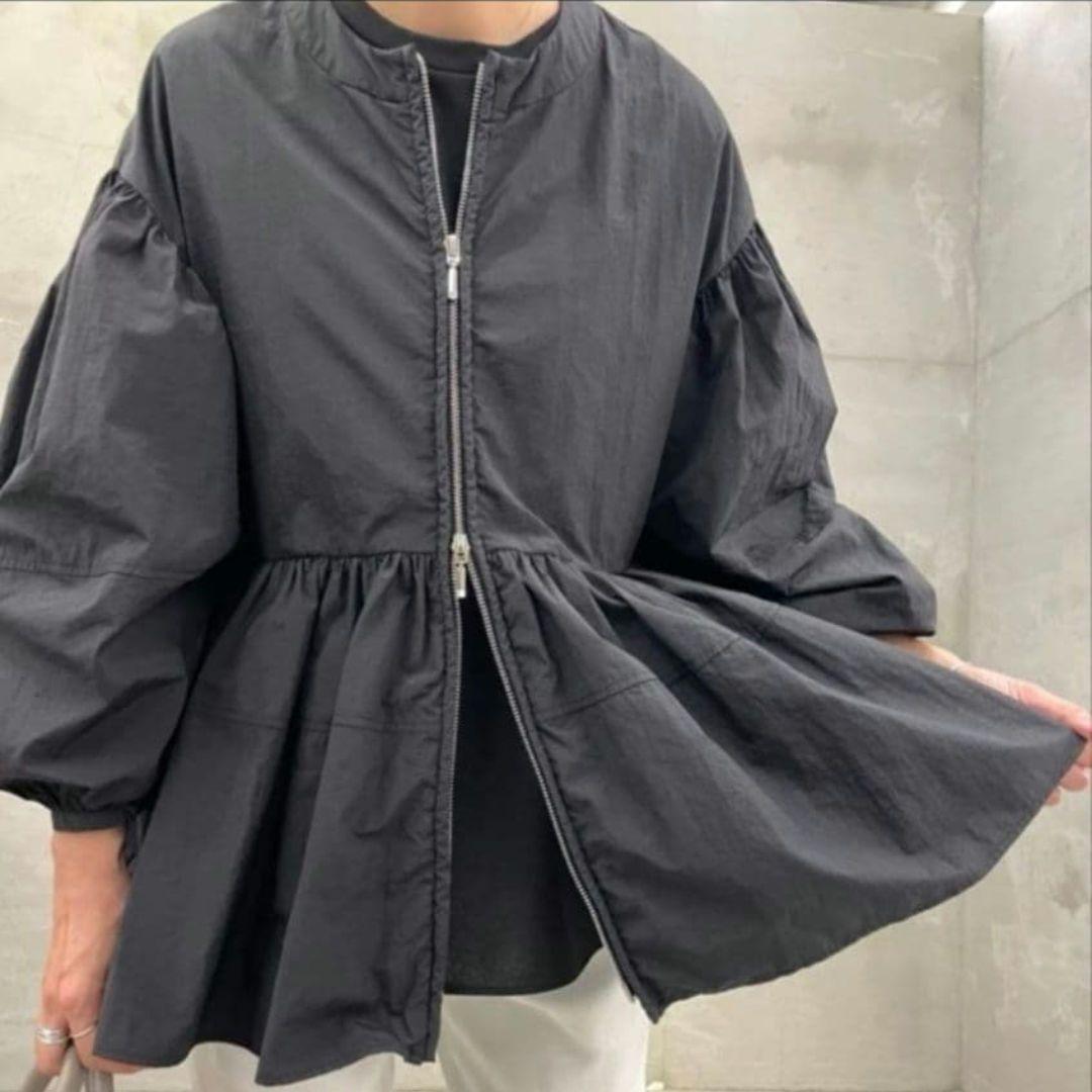 匿名発送　新品タグ付き　ビアズリー　ペプラムジップブルゾン　黒