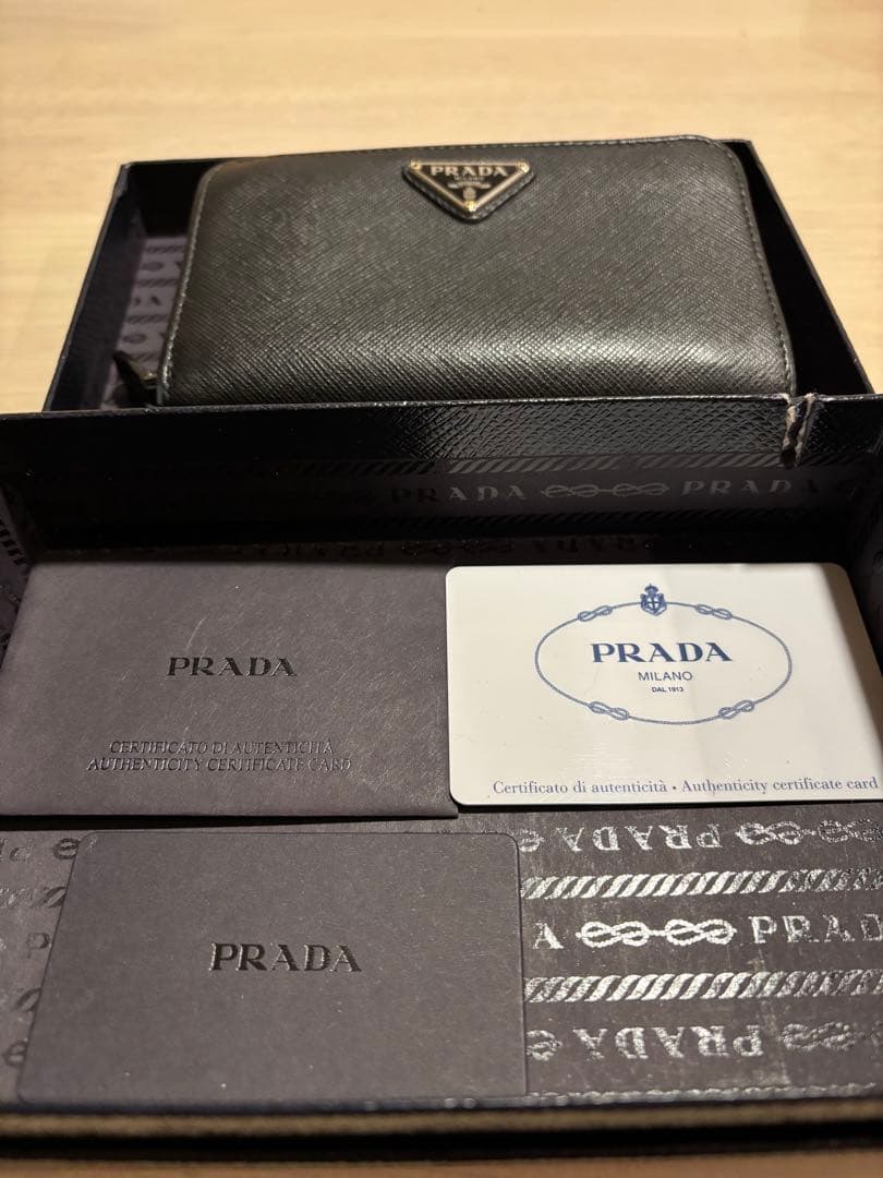 プラダ　財布　キーケース