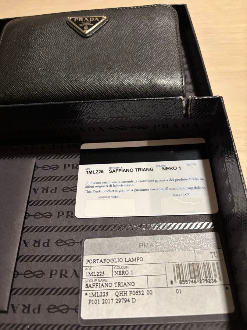 プラダ　財布　キーケース