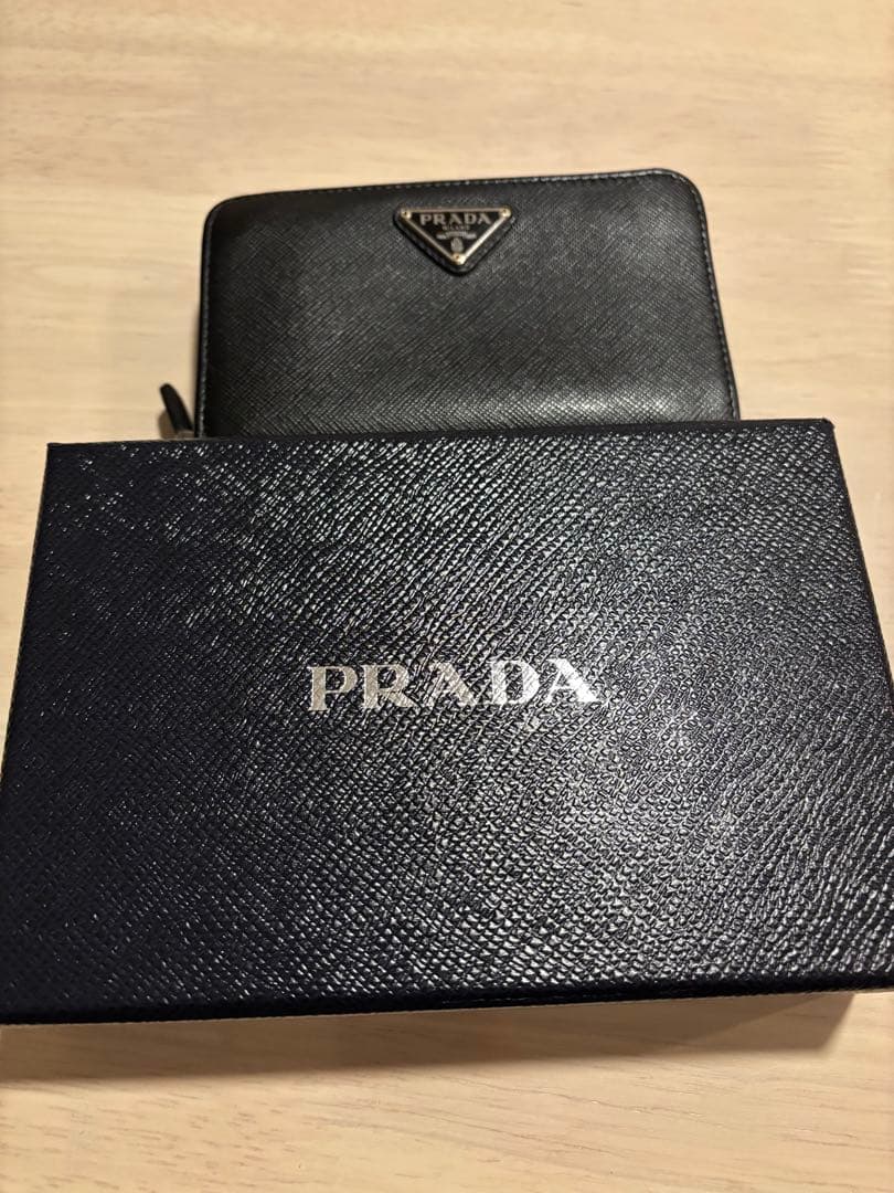 プラダ　財布　キーケース