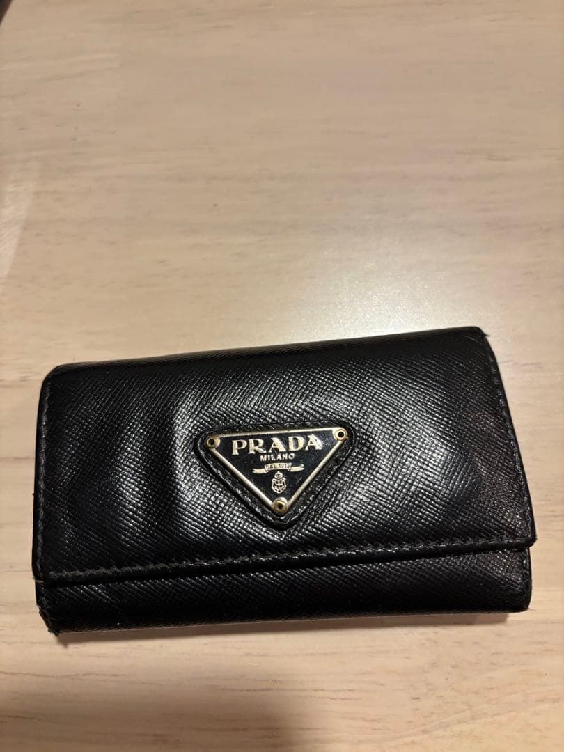 プラダ　財布　キーケース