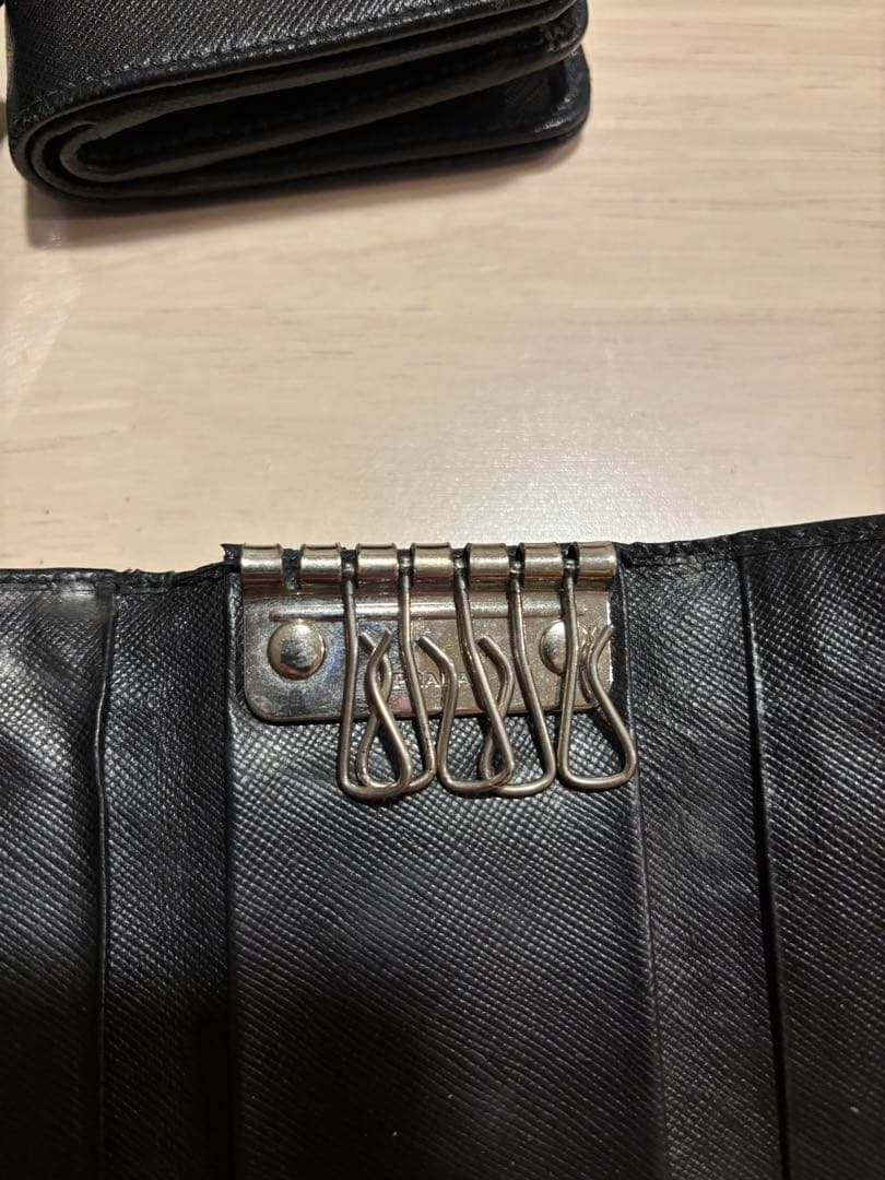 プラダ　財布　キーケース