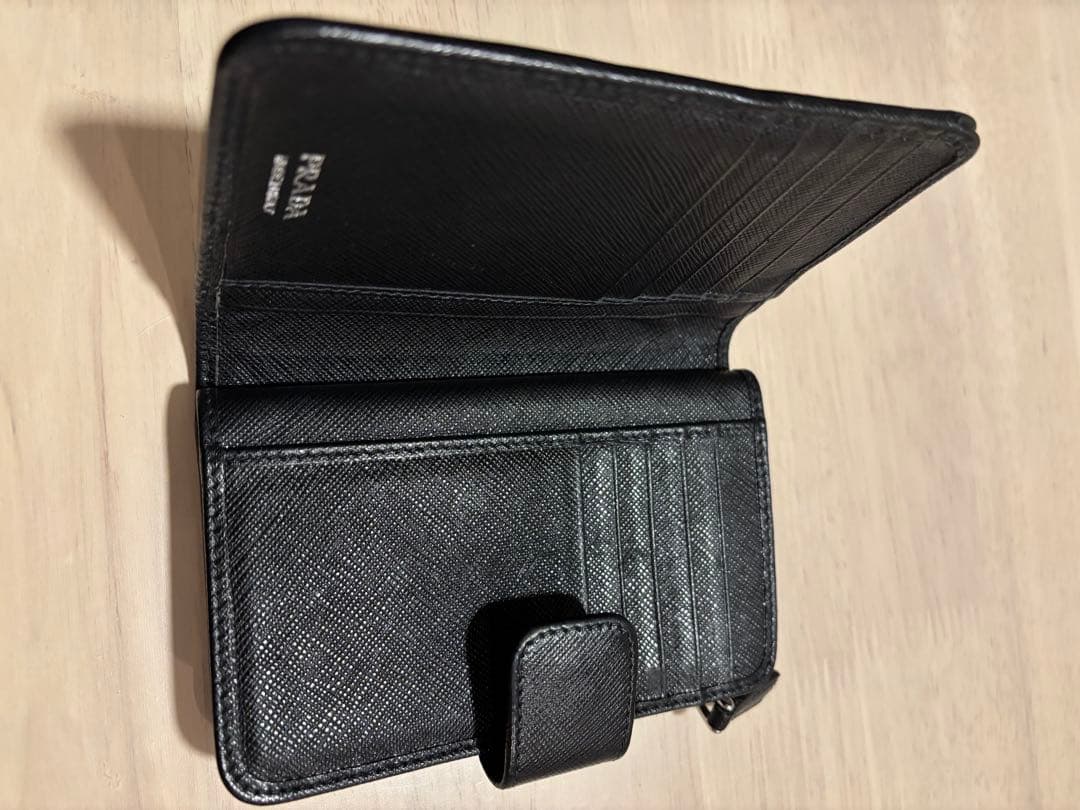 プラダ　財布　キーケース