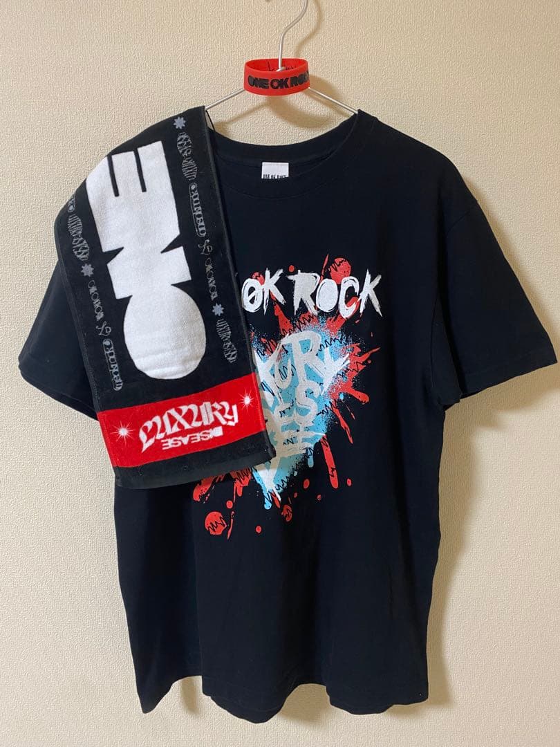ONE OK ROCKの2023 LUXURY DISEASE 公式グッズ
