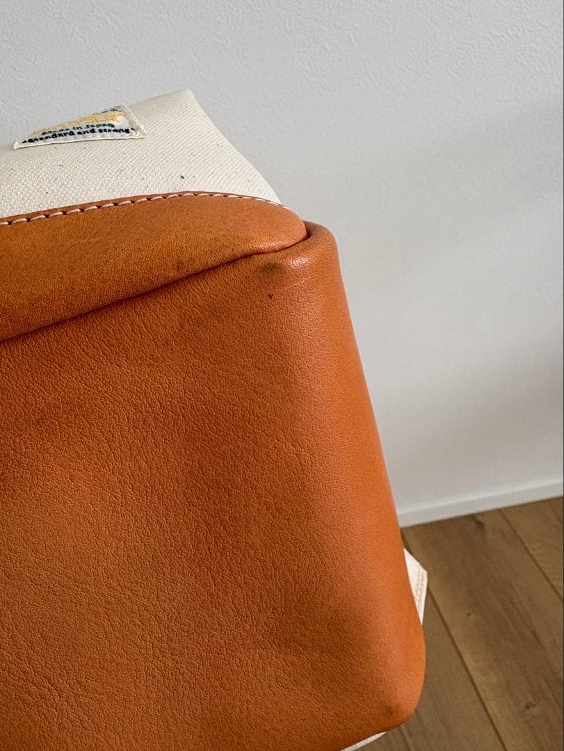 the superior laborホワイトキャンバスリュック