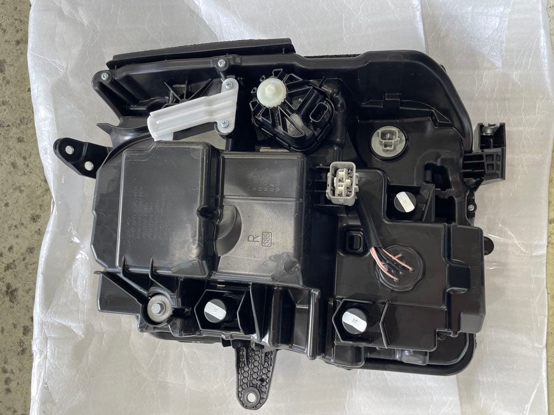 y*y様 スズキ エブリイワゴン PZターボ 新車外し 右ヘッドライト