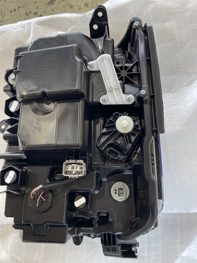 y*y様 スズキ エブリイワゴン PZターボ 新車外し 右ヘッドライト