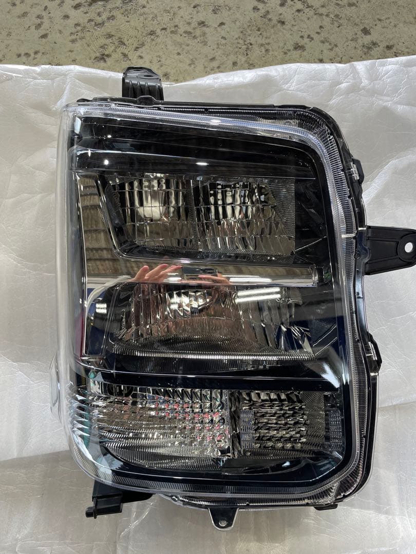 y*y様 スズキ エブリイワゴン PZターボ 新車外し 右ヘッドライト