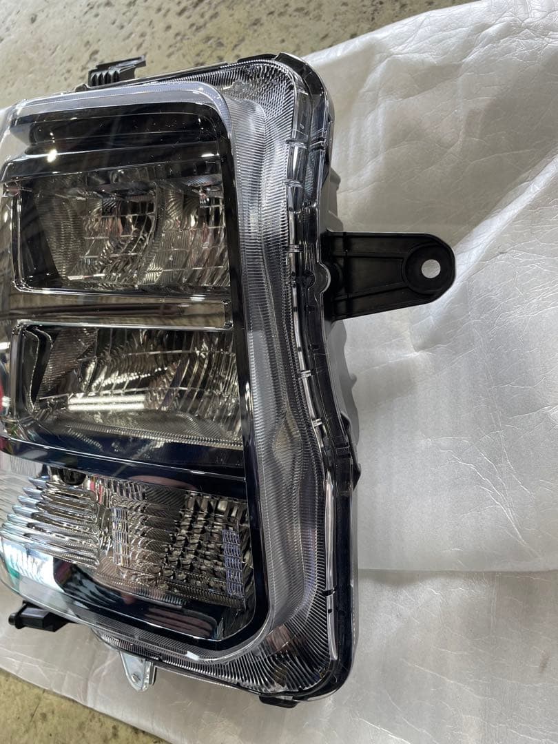 y*y様 スズキ エブリイワゴン PZターボ 新車外し 右ヘッドライト