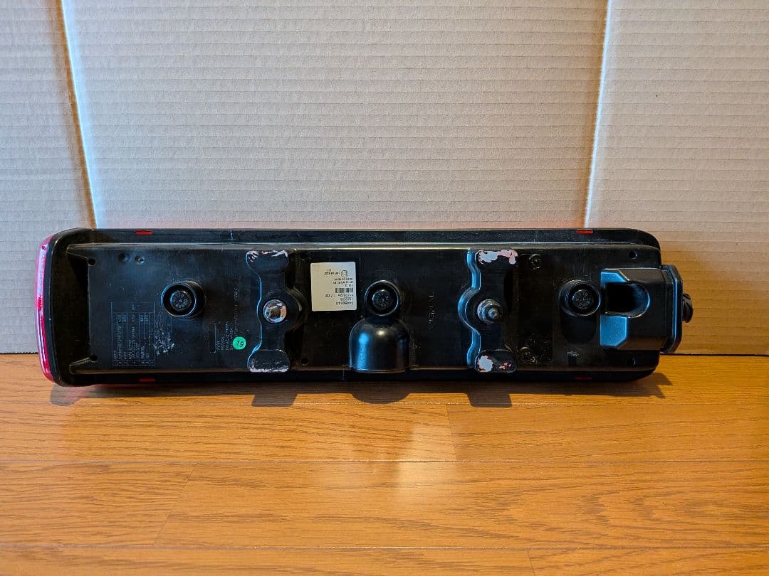 UDトラックス　新型クオン　LEDテールランプ　ボルボ　VOLVO