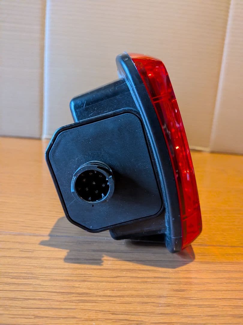 UDトラックス　新型クオン　LEDテールランプ　ボルボ　VOLVO