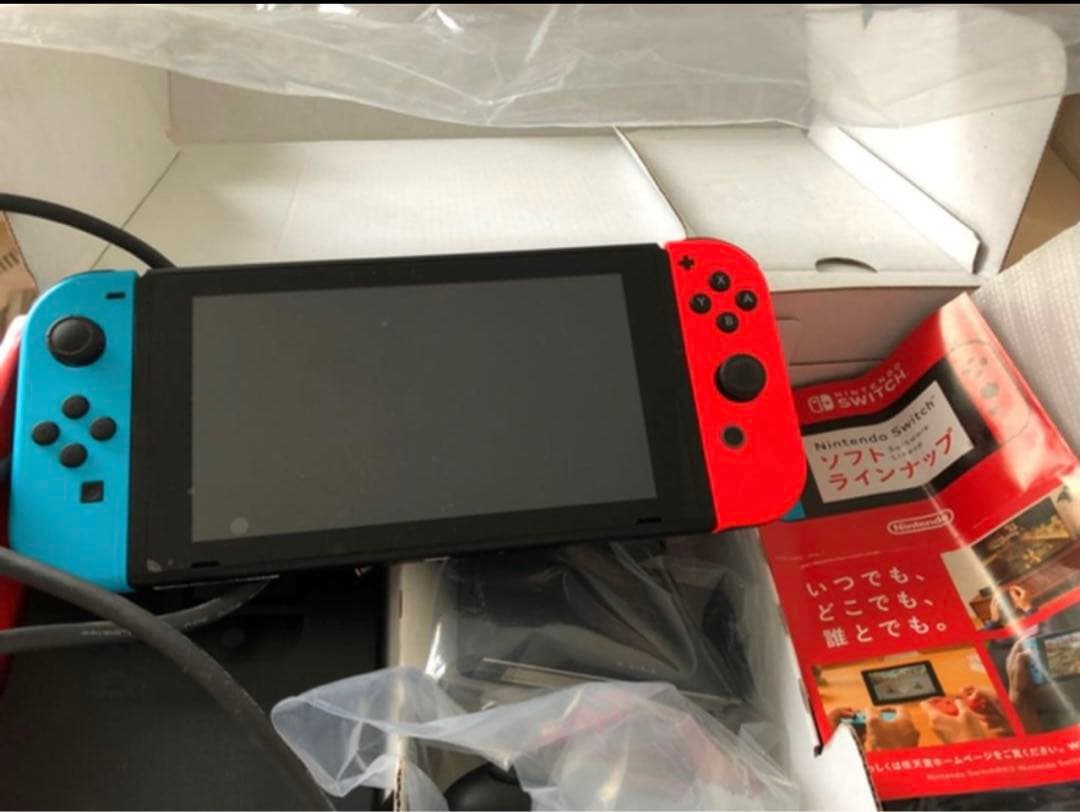 Nintendo Switch 本体(バッテリー強化モデル)＋4種ソフト付き