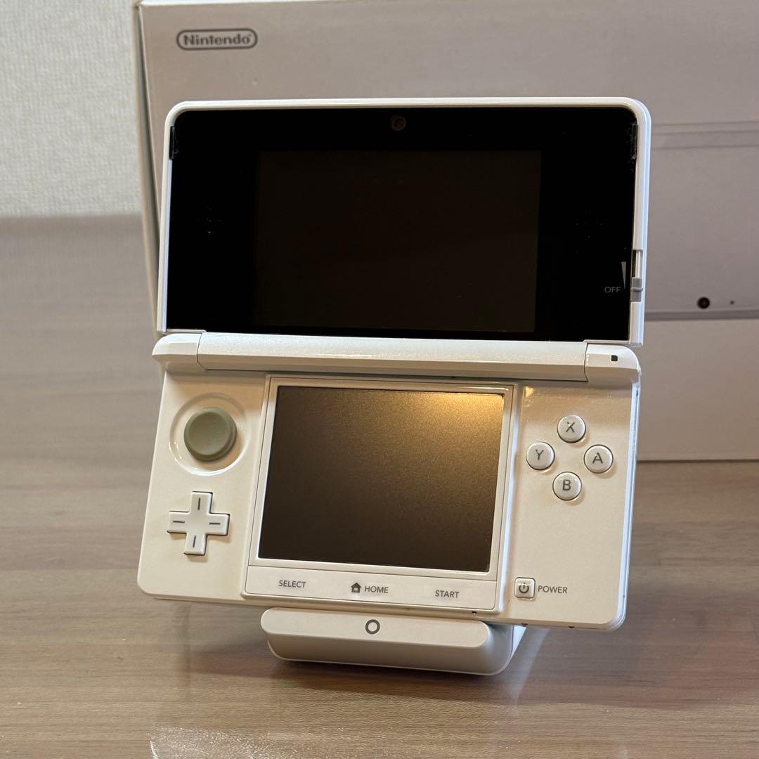 4-227 ニンテンドー3DS ピュアホワイト 箱付き