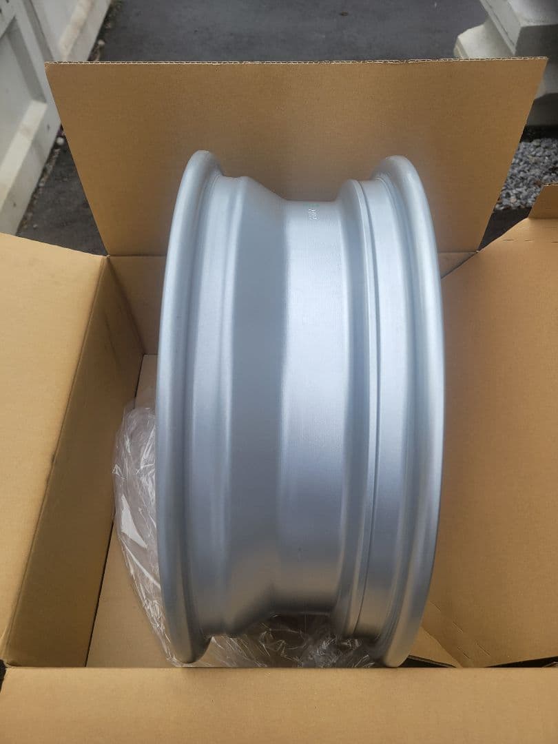 スズキ 15インチ 4本セット　 ソリオ　新車外し