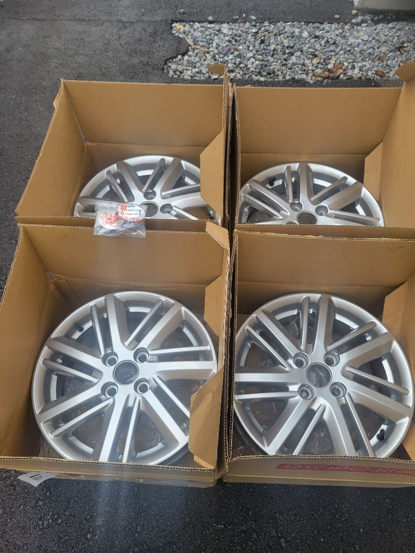 スズキ 15インチ 4本セット　 ソリオ　新車外し