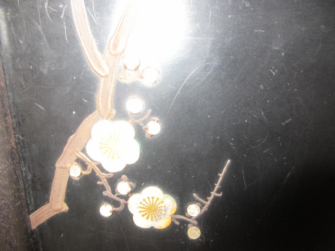 螺鈿細工の飾り棚　茶箪笥　段違い　和風飾り棚　 貝殻装飾付き　希少