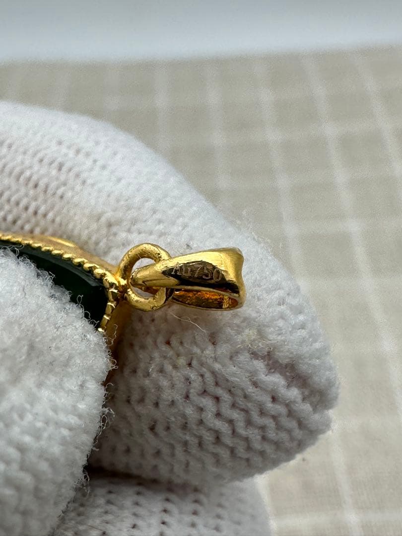 ☆天然石☆無処理 ミャンマー産 本翡翠 K18 AU750刻印（精巧彫刻）美品