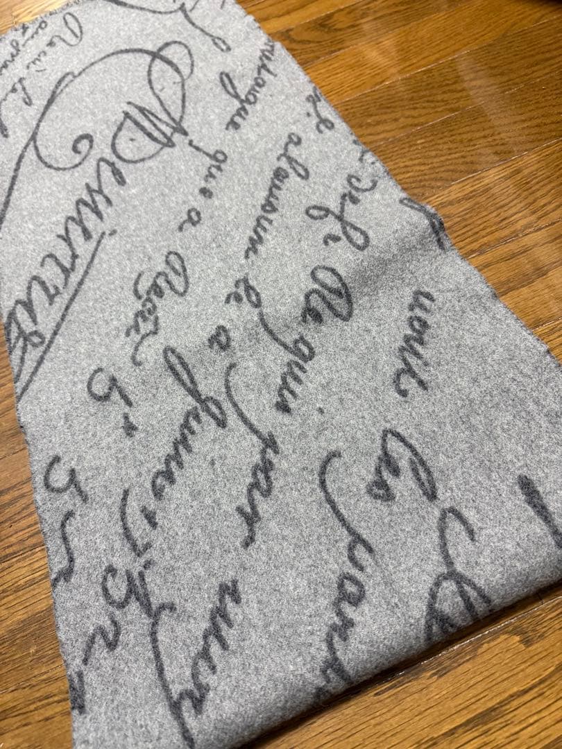 ベルルッティ Berluti マフラー スカーフ カリグラフィ クリス グレー