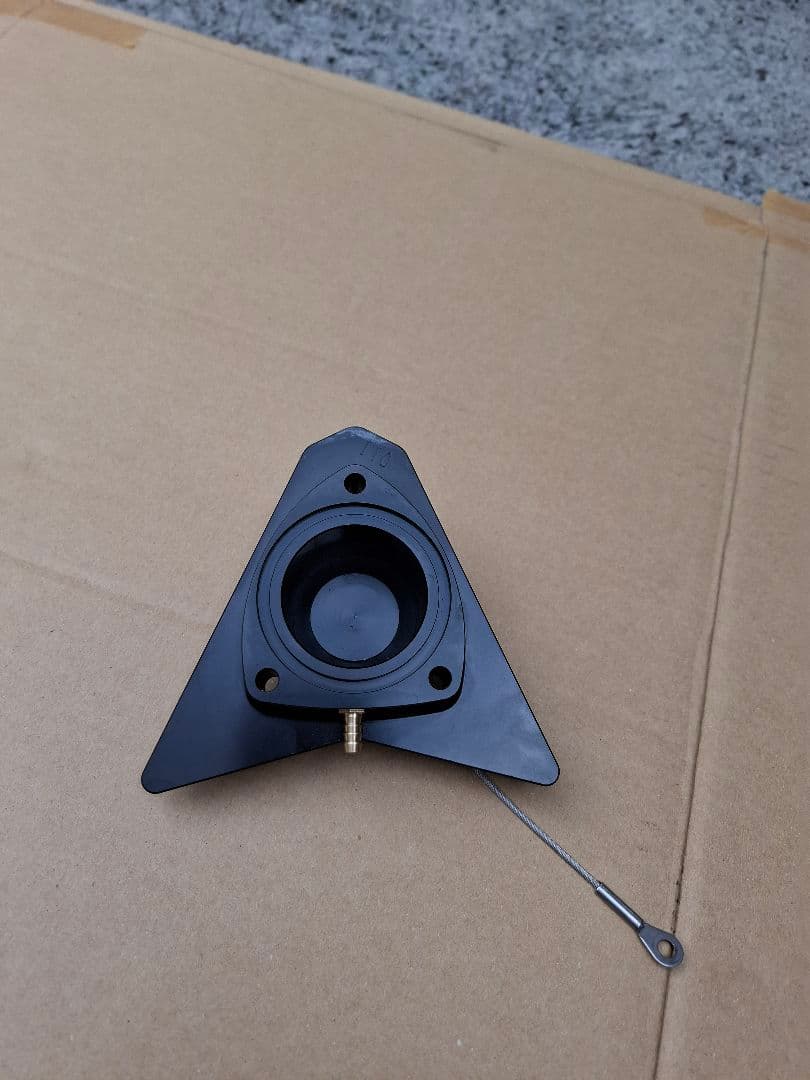 な*む様 〈美品〉KTM690SMC NiceCNC タンクキャップ