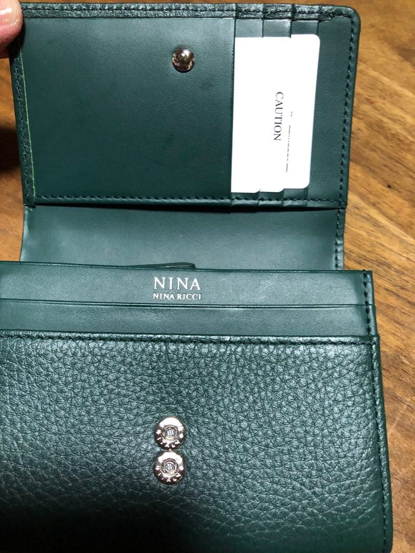 新品未使用ニナリッチ二つ折り財布