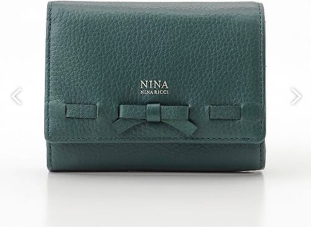 新品未使用ニナリッチ二つ折り財布